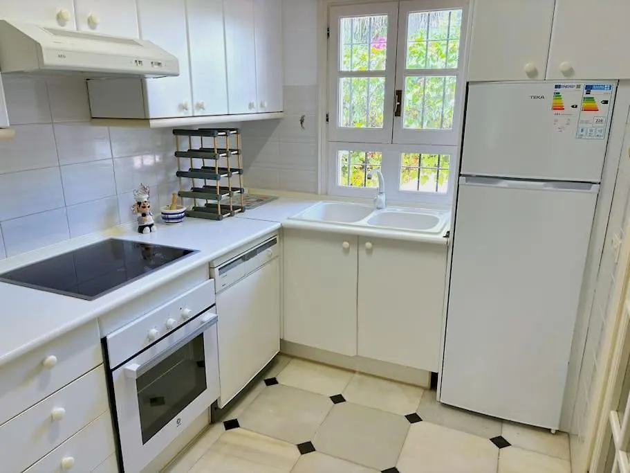 Villa 3 Min To Beach Urb Benamara Dos Hermanas Estepona