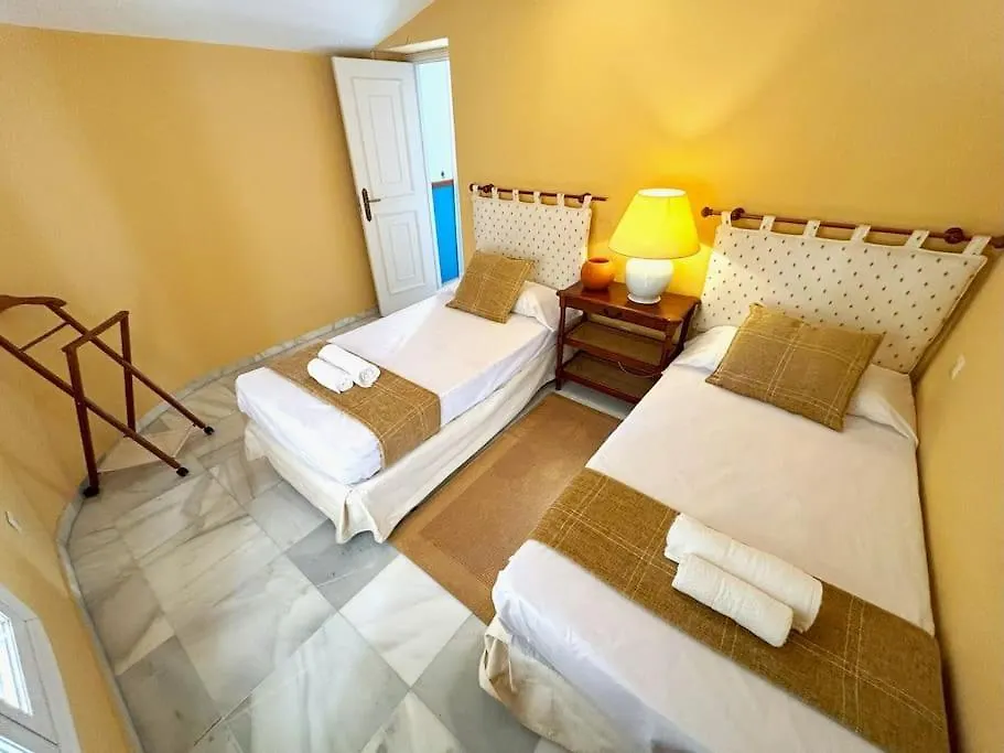 Villa 3 Min To Beach Urb Benamara Dos Hermanas Estepona Spain
